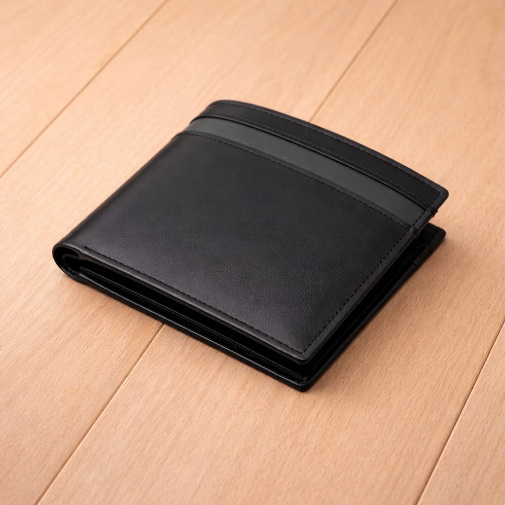 Classic Black Leather Bi-Fold Wallet – Slim & Minimalist Design